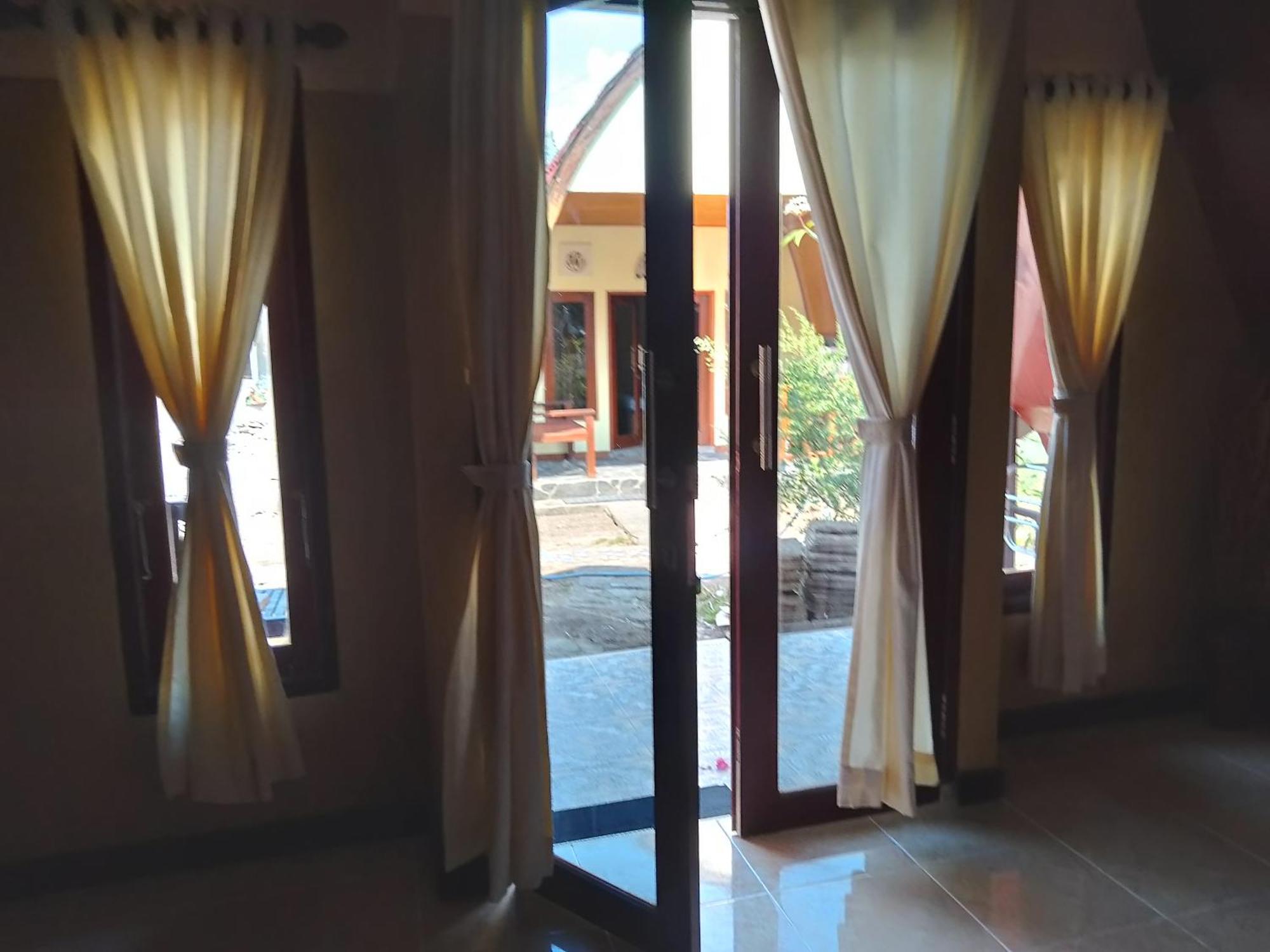 Two One Bungalow Gili Meno Room photo